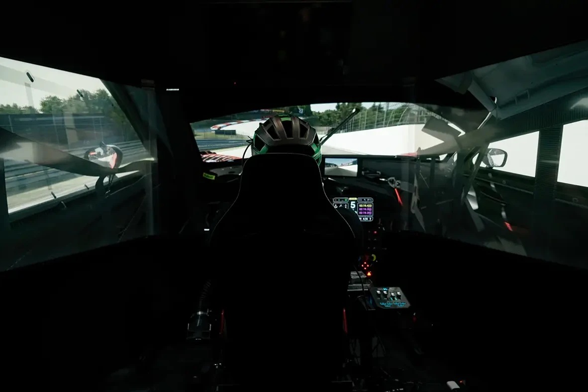 VR vs Triple Screen
